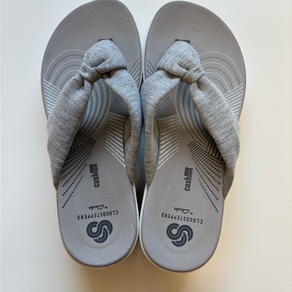 Clarks Cloudsteppers Light Gray Sandals